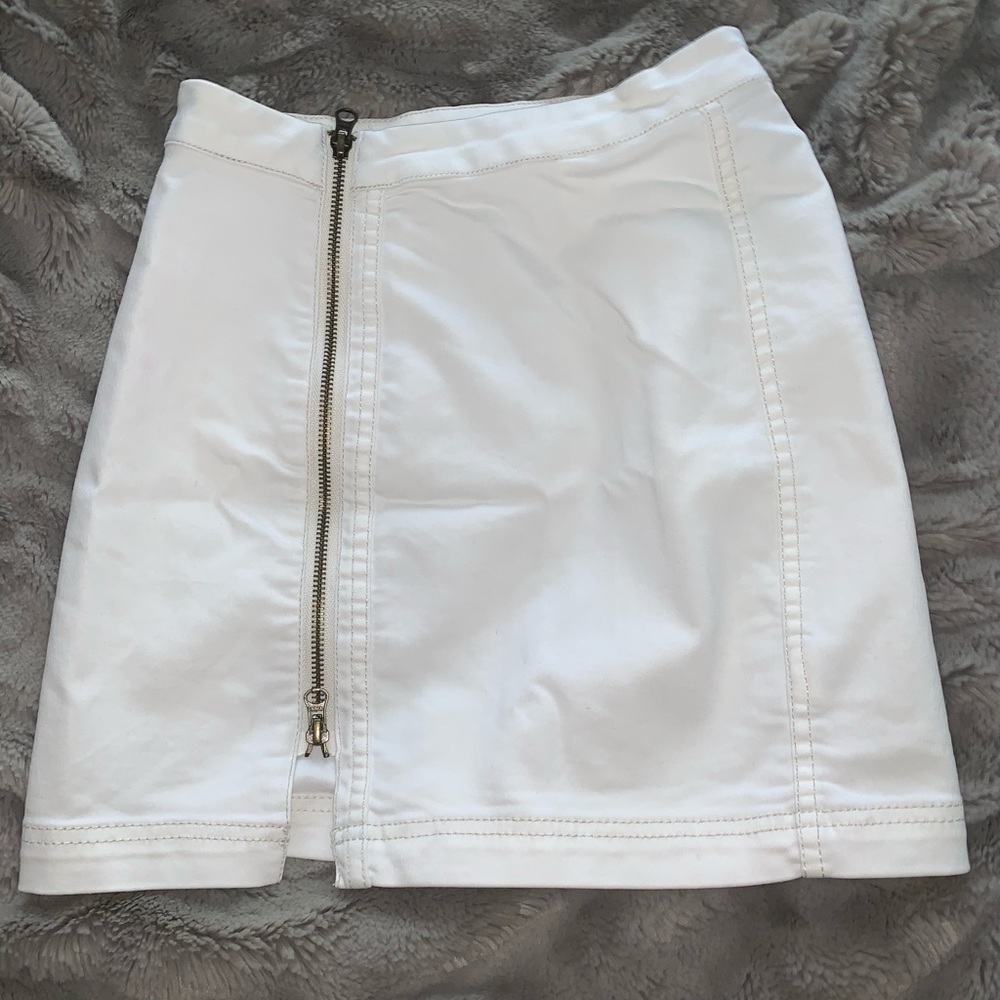FREE PEOPLE x High rise white mini skirt